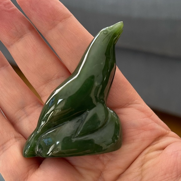Natural nephrite jade hand-carved large sea lion seal ornament - Picture 2 of 5